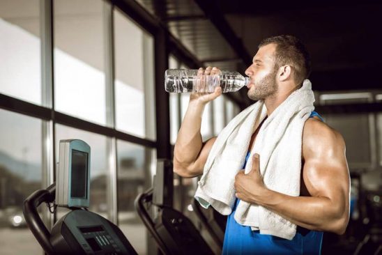 Bổ sung nước sau khi luyện tập đúng cách. (Ảnh: aquazania.co.za)